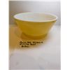 Image 1 : YELLOW PYREX MIXING BOWL, 403, 2 ½ QT