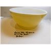 Image 2 : YELLOW PYREX MIXING BOWL, 403, 2 ½ QT