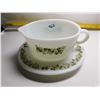 Image 1 : PYREX CRAZY DAISY GRAVY BOAT AND UNDERPLATE