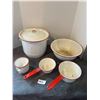 Image 1 : 5 pcs enamelware -red + white c/w wooden box