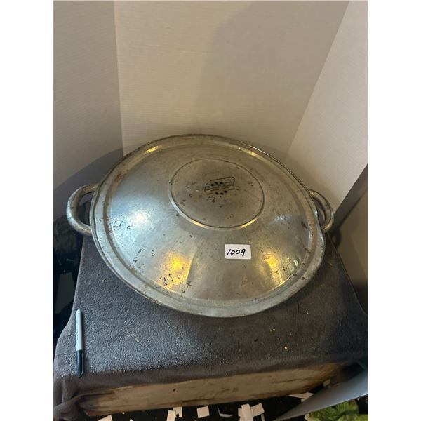 Metal dough pan +lid 19" across