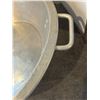 Image 2 : Metal mixing pan 20"-2 handles "nice"