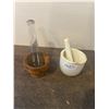 Image 1 : 2 mortar + pestles-vintage