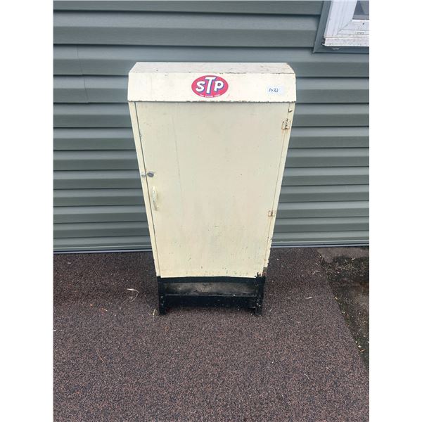 metal shop cabinet 46"HX21Wx10"D on wheels