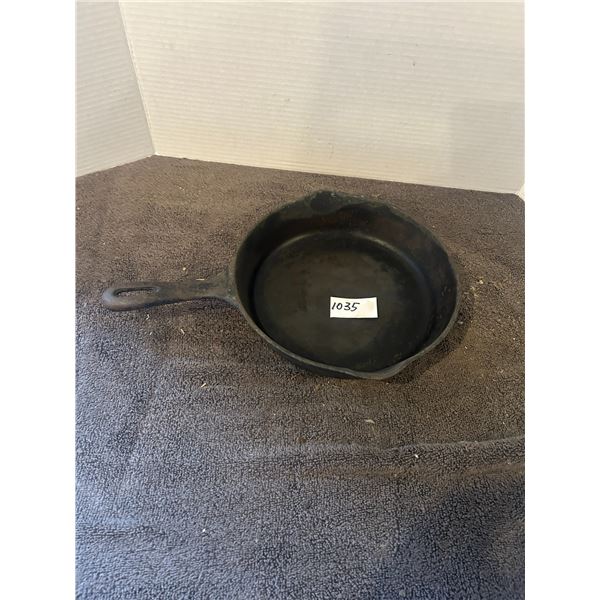 Cast frying pan- stamped 9" skillet
