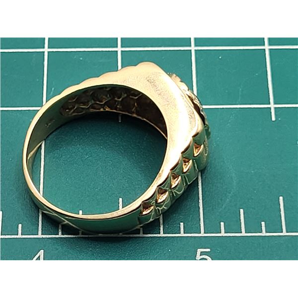 Man's Blue Sapphire Ring with Jubilee Shoulders