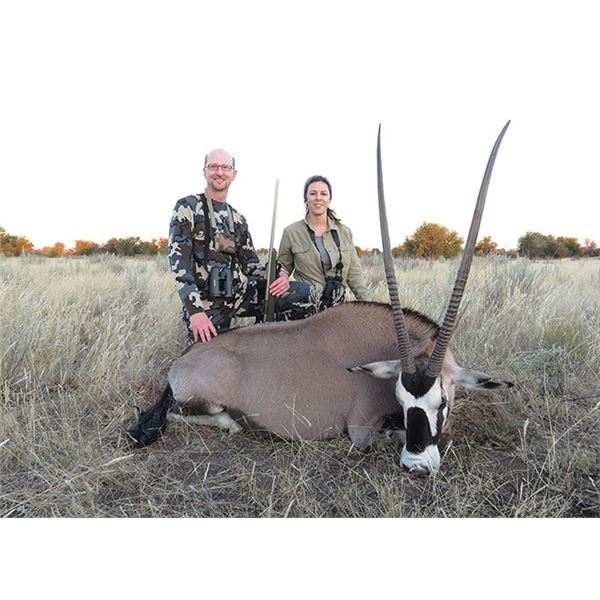 5 Day Namibia Gemsbok & Warthog Hunt for Two Hunters & Two Non-Hunters