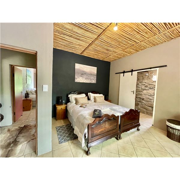 7 Day South Africa E. Cape for 1 Hunter & 1 Non-Hunter OR 2 Hunters w/ $2,500 Credit/Hunter