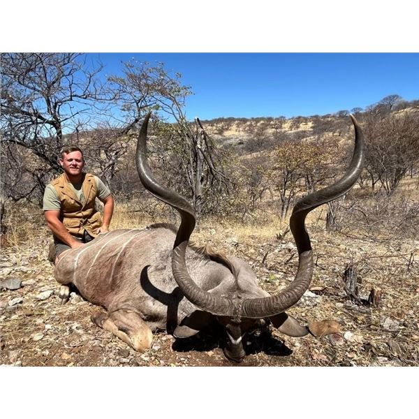 7 DAY NAMIBIA HUNT FOR 1 HUNTER AND 1 OBSERVER, INCLUDES 1 LARGE ANIMAL AND 1  SMALL ANIMAL