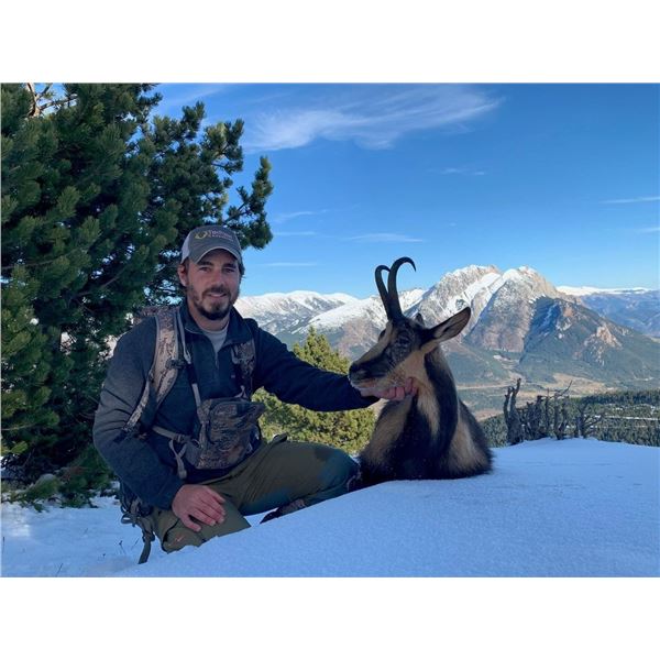 2-Day Pyrenean Chamois Hunt in Spain with Wine Tasting & Barcelona Tour