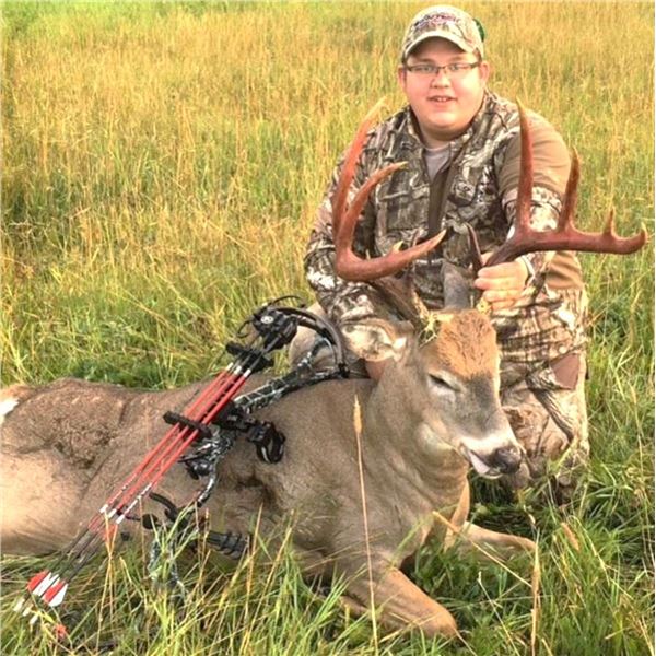 Alberta: 7 Day Archery Whitetail deer hunt for 2 Hunters, includes 1 Buck & Predators per hunter