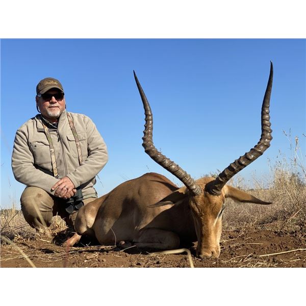 AFRICA MAXIMUM SAFARIS – 8-Day South African Hunting Adventure for 2 Hunters & 2 Observers