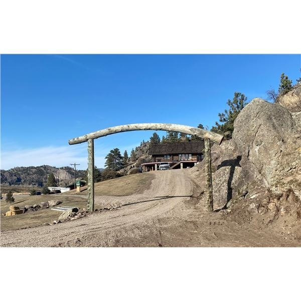 LA53– Custom Log Gateway Entry from Bouma Post Yard Inc.