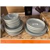Image 2 : Lover & Back 16-Piece Dinnerware Set with Service for 4