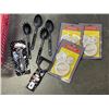 Image 2 : BASKET WITH PEELER, MASHER KITCHEN UTENCILS, DRAIN PLUGS, PIZZA CUTTER, BAG CLIPS AND MORE