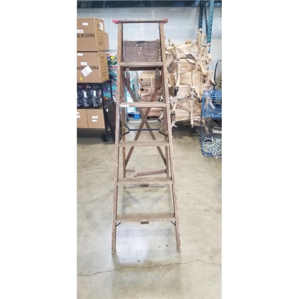 6' A FRAME LADDER
