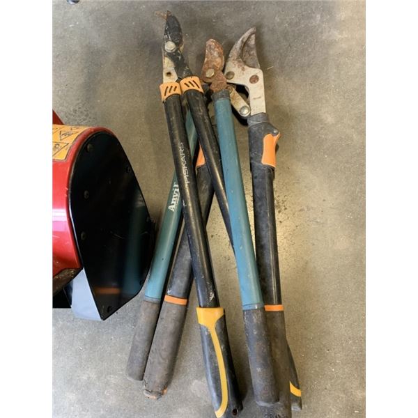 TORO POWER SHOVEL AND YARD TOOLS