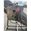 Image 6 : SINGLE PHASE VARIABLE SPEED 12FT ELECTRIC INCLINE CONVEYOR SYSTEM - WORKING