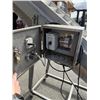Image 8 : SINGLE PHASE VARIABLE SPEED 12FT ELECTRIC INCLINE CONVEYOR SYSTEM - WORKING
