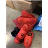 Image 4 : 3 BOXES OF SPARRING GEAR AND PLUSH TOYS