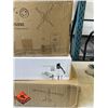 Image 2 : VIVO TRIPLE MONITOR DESK STAND, SINGLE MONITOR ADJUSTABLE AND SINGLE MONITOR DESK STAND
