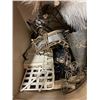 Image 4 : 2 LARGE BOXES OF HOME DECOR