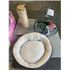 Image 2 : CAT SCRATCH POST, CAGE, BED AND MORE