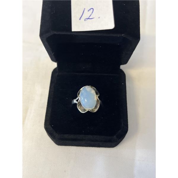 VINTAGE STERLING SILVER WITH MEXICAN OPAL STONES RING MARKED 925 SIZE 7.5