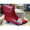 Image 5 : 5 PAIRS OF WOMENS BOOTS, SIZE 7.5