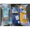 Image 2 : 3 PAIRS OF NEW SLIPPERS AND 48 NEW HAIR CLIPS