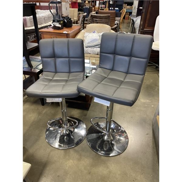 2 SWIVEL ADJUSTABLE BAR STOOLS