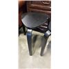 Image 2 : 2 MATCHING BLACK STOOLS