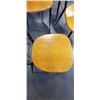 Image 4 : 4 MATCHING DINING CHAIRS