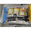 Image 3 : BASKET WITH PEELER, MASHER KITCHEN UTENCILS, DRAIN PLUGS, PIZZA CUTTER, BAG CLIPS AND MORE