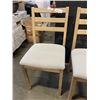 Image 2 : 4 MATCHING DINING CHAIRS