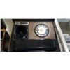 Image 2 : VINTAGE PHONE AND WINE KIT