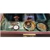 Image 2 : JEWELRY BOX WITH CONTENTS