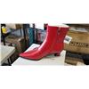 Image 5 : 5 PAIRS OF WOMENS BOOTS, SIZE 7