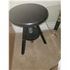 Image 3 : Tables, Stool, A
