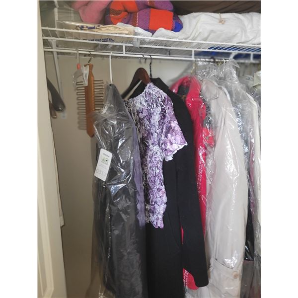 Ladies Clothing, Size M A