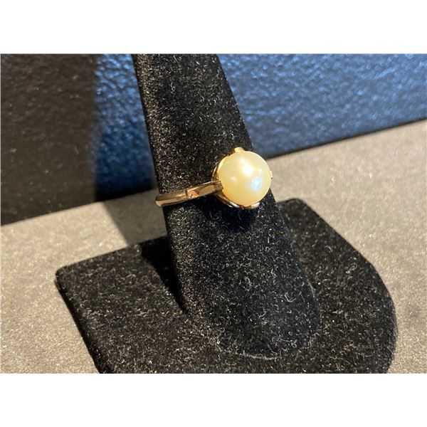9kt Gold and Pearl Ring