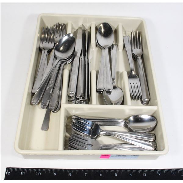 FLATWARE SET IN TRAY