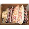 Image 1 : BOX WITH 4 THROW PILLOWS AND WOMENS