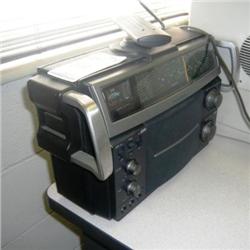 AM/FM PORTABLE RADIO