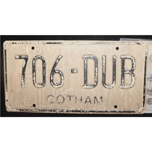 BATMAN 1989 GOTHAM CITY LICENSE PLATE SCREEN USED SUPER HERO