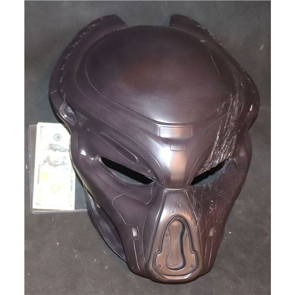 PREDATOR THE ALIEN FUGITIVE BATTLE DAMAGED HELMET MASTER CASTING