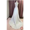 Image 8 : WEDDING GOWN : Size 8 : Alfred Angelo : MMB82 (078") : White/Mauve