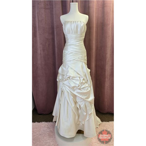 WEDDING GOWN : Size 8 : Allure : L288 : Ivory