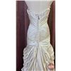 Image 6 : WEDDING GOWN : Size 8 : Allure : L288 : Ivory