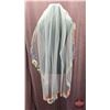 Image 1 : ACCESSORY : Fingertip Veil : Daniele Veils : V1134 : Ivory/Multi